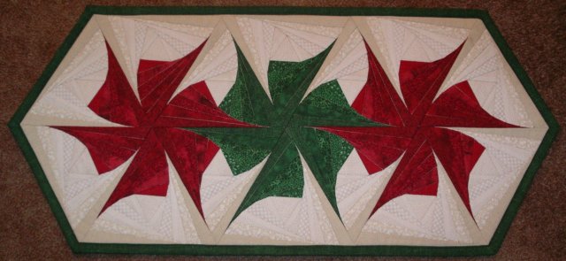 tablerunner_120122_1c.jpg